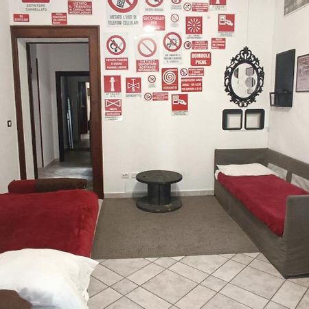 Casa Vacanze Completa Di Tutto E Anche Di Piu Livorno Bagian luar foto
